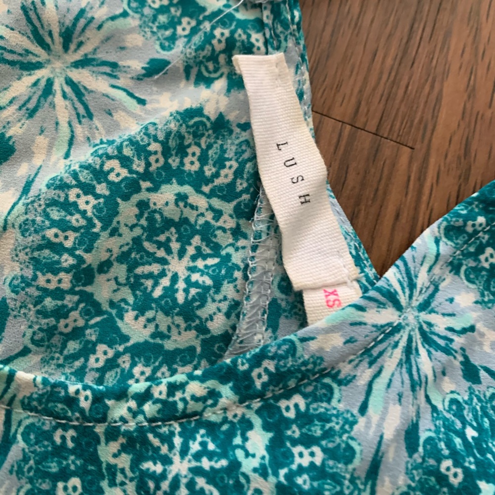Lush Ruffled Top - Picture 3 of 3
